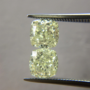 Fancy Yellow Brilliant Cushion Cut 1.30 Carat VVS2 Clarity GIA Diamants naturels en vrac certifiés de l'Inde aux prix de gros - Product Image 1