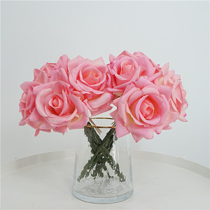 Vente en gros de roses hydratantes en latex Real Touch Bouquet de fleurs artificielles pour la décoration de Noël et de mariage à la maison - Product Image 4