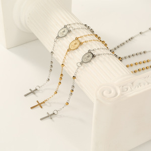 Chaîne de doigt en acier titane de 3 mm, très populaire, avec pendentif croix d'amour et mini chapelet, idéale pour cadeau de baptême ou de communion, avec pompon - Product Image 5