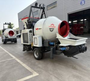 Bomba mezcladora de concreto con motor diésel de carga automática, trabajo automático, bombeo fuerte, mezcladora de concreto móvil con bomba - Product Image 1