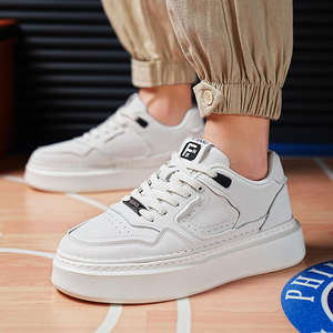 รองเท้าผ้าใบผู้ชายขายดี รุ่นใหม่ทันสมัย ดีไซน์หนา รองรับแรงกระแทก  ใส่ได้หลากหลายสไตล์  รองเท้าลำลองสำหรับเล่นสเก็ตบอร์ด - Product Image 4