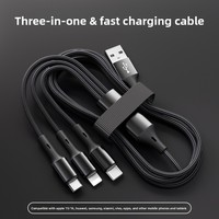Kabel Data Tiga-dalam-Satu USB Pengisian Cepat dan Transfer Data 10W Satu-untuk-Tiga dari nilon untuk Huawei Samsung Xiaomi Android dan iPhone.