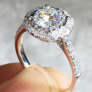 Anello di Fidanzamento F1362 in Oro Rosa con Diamante Naturale Taglio Brillante Rotondo, Design Halo, Colore D - Product Image 1