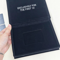 Boîte cadeau personnalisée en velours magnétique avec feuille d'argent, porte-cartes métallique sur mesure pour cartes de membre VIP d'entreprise