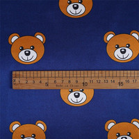 Ventes chaudes Tissu satiné imitation soie de poids moyen respirant extensible imprimé ours 96% polyester 4% élasthanne pour pyjamas