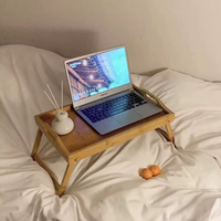 Table de lit en bambou de qualité supérieure avec pieds pliables et poignées de transport, bureau multifonctionnel pour le petit-déjeuner et l'utilisation d'un ordinateur portable