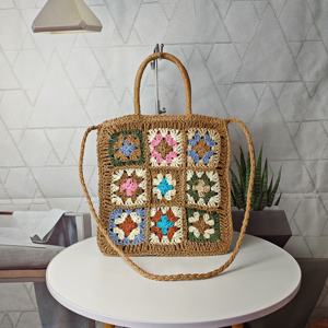 Tas Pantai Bali Buatan Tangan Wanita, Multiwarna Patchwork Granny Square, Pola Kerajinan Rajut Jerami, Tas Selempang - Product Image 2