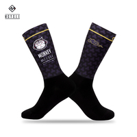 Chaussettes de cyclisme aérodynamiques Mcycle OEM avec logo personnalisé, 100% polyester, chaussettes de vélo avec impression numérique, motif de bas pour les sports d'été