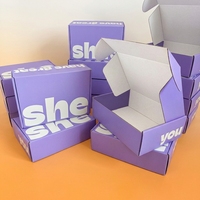 Individuelles Logo Hochwertige Glänzende Wellpappe-Versandbox mit Schaumstoffeinlage Rosa Verpackungsboxen mit Logo-Verpackung