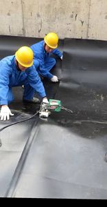 Geomembrana de HDPE de 1.5mm y 2mm: <span class=keywords><strong>Precio</strong></span> para Prevención de Humedad en Talleres, Vertederos y Estanques de Residuos - Product Image 3