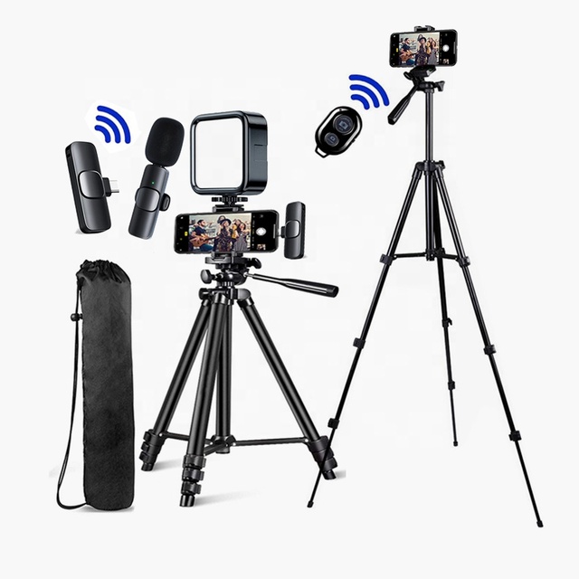 New Phone Camera Tripod Stand LED Video Light Lapel Wireless Microphone Vlogging Kit for Tiktok Facebook YouTube Vlog Making