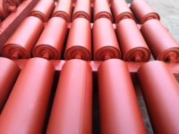 Rouleaux de convoyeur en acier robustes avec roulements, rouleaux de guidage en acier utilisés dans l'industrie du charbon, des minerai et des carrières