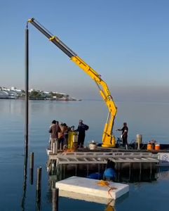 Grue flottante hydraulique de haute qualité de la marque Puma, capacité 2 tonnes, avec flèche pliante pour utilisation sur pont marin, état neuf en Turquie - Product Image 3