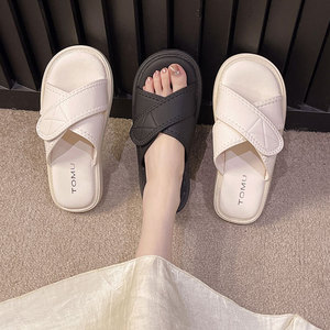 Nouvelles sandales plates d'été antidérapantes et polyvalentes à brides croisées pour femmes, pantoufles d'extérieur à semelle souple - Product Image 1
