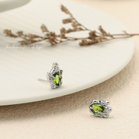Boucles d'oreilles clous en argent sterling 925 VIANRLA avec zircon vert brillant doré