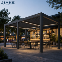 Système de pergola commerciale en aluminium à lames orientables avec comptoir de kiosque alimentaire pour la conception d'espaces de restauration en place publique ou en cour de restauration de rue