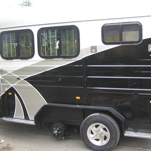 Semirremolque HERUI de Carga Inclinada para 3 Caballos, Construcción de Acero Aleado, Alojamiento para RV, Carga Útil de 4T, Eje Doble, Frenos Eléctricos - Product Image 5