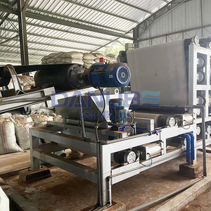 Ligne exclusive de traitement des coques de noix de coco de notre marque, machines de défibrage de noix de coco, équipement de lavage et d'essorage du coco - Product Image 4