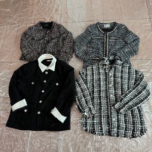 工厂批发大量混装女式冬季厚款时尚潮流外套 - Product Image 3