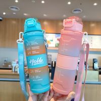 Bouteille d'eau en plastique grande capacité 1000 ml, couleur dégradée, avec sangle portable, pour activités sportives et fitness en extérieur