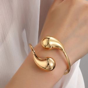 Nouveau Bracelet Manchette Goutte d'Eau en Acier Inoxydable Plaqué Or PVD 18K Au750 de Luxe et Tendance pour Femme – Collection 2025 de Haute Qualité - Product Image 3