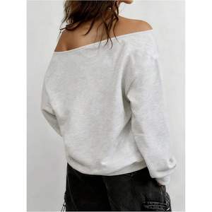 Sudadera Oversize Personalizada para Mujer con Hombros Descubiertos, Manga Larga, Cuello Asimétrico, Estilo Holgado, Mezcla de Algodón Tejido Transpirable - Product Image 4