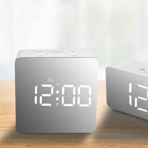 Reloj Despertador Digital LED Multifunción con Pantalla Blanca, Función Snooze, Reloj de Mesa Moderno con Espejo, Lámpara de Mesa LED con Luz Blanca y Azul - Product Image 2