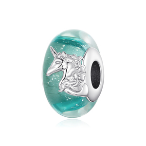 Breloque licorne plaquée argent avec perle en verre turquoise, forme animale, cadeau mignon unisexe, pendentif bijou - Product Image 1