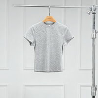 T-shirt confortable pour femme, coupe ajustée, manches intégrées, coton, couture soignée, streetwear, bureau, usage quotidien