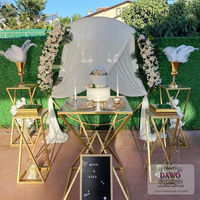 Table de mariage moderne en acier inoxydable doré avec plateau en verre trempé pour usage commercial extérieur et salle à manger