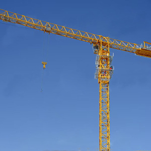 Grúa Torre de Cabeza Plana Usada QTZ315, Capacidad 18t, Pluma de 75m, Año <span class=keywords><strong>2021</strong></span>, Bajas Horas de Uso, 90% Nueva, Motor y Caja de Cambios Sin Reparar, Grúa de Orugas Pesada - Product Image 4