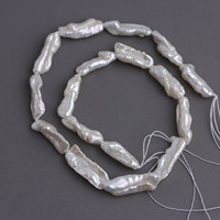 Perles de culture d'eau douce Biwa 8-9x23-25mm baroques blanches percées sur le long, brin de 40cm pour boucles d'oreilles et pendentifs