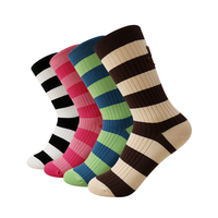 Chaussettes à rayures colorées populaires Factory Direct Customize Crew Vintage pour femmes