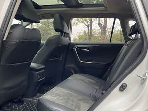 Toyota RAV4 2022 AWD Benzina con Interni in Pelle, Cambio Automatico, LED, Guida a Sinistra, Telecamera Posteriore, Pneumatici R19, Motore 2.0L CVT 4WD Premium - Product Image 6