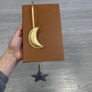 Marque-pages personnalisés en cuir végétalien, marque-pages en cuir PU motif lune et étoile, marque-pages en similicuir pour lecteurs, cadeaux de lecture - Product Image 2