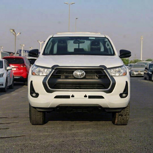 Toyota Hilux 2025 Pickup Bianco 5 Posti Cambio Automatico Fari LED Pneumatici R17 Motore a Benzina - Product Image 1