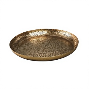 Plateau de service rond en laiton martelé pour la maison, l'hôtel et le restaurant, à prix raisonnables - Product Image 1