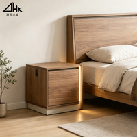 Table de chevet moderne en bois de noyer avec lumière LED, ports USB A et USB C, fermeture douce, rangement minimaliste pour chambre à coucher