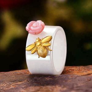 Orecchini a Perno con Ape che Bacia una Rosa, Set <span class=keywords><strong>di</strong></span> Gioielli in Argento 925 e Ceramica per Donne, Vendita all'Ingrosso dalla Cina - Product Image 2