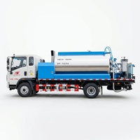 Camion pulvérisateur de bitume HOWO 6 mètres cubes avec station de commande latérale pour l'entretien routier