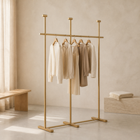 Porte-vêtements de luxe à 3 piliers en or brossé, support de présentation de vêtements à charge lourde pour boutique de prêt-à-porter, dimensions personnalisées, directement de l'usine