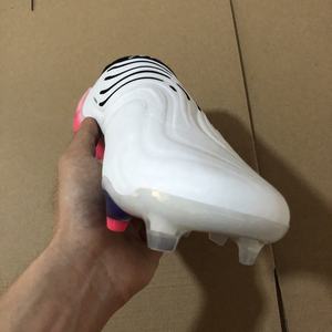 รองเท้าฟุตบอลผู้ชายคุณภาพสูงสุดจากโรงงานโดยตรง แบรนด์ดัง พื้นรองเท้าด้านบนทำจาก PU พื้นรองเท้าด้านล่างทำจากยาง เหมาะสำหรับฤดูใบไม้ผลิ ฤดูใบไม้ร่วง และฤดูหนาว - Product Image 3