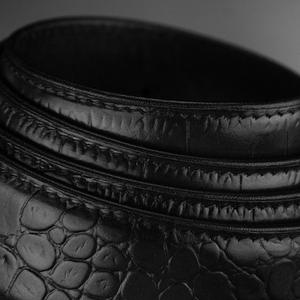 Cuero de vaca cocodrilo Moda Logotipo personalizado Cuero genuino Cinturón de acero inoxidable Cinturones de diseñador para hombre - Product Image 3