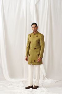 Diseñador Gold Achkan Bandhgala Sherwani para hombres Viscosa Estilo tradicional con bordado de seda y trabajo de secuencia para fiestas - Product Image 6