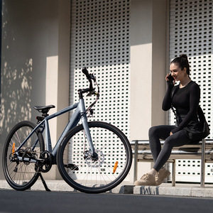 Vélo électrique urbain 700C à moteur 36V250W, batterie intégrée, 7 vitesses, 30N.m, idéal pour les trajets quotidiens et le trekking, conforme à la norme EN15194 (UE) - Vente Flash - Product Image 1