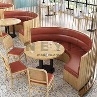 Design de bar rétro de luxe moderne Fast Food Restaurant Orange Cafe Stand avec chaises de salle à manger en cuir Canapés Tables pour la salle de sport dans le parc