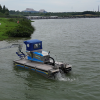 Récolteuse amphibie multifonctionnelle avec coupeur sous-marin et filet de collecte, coupe et recolte les plantes.