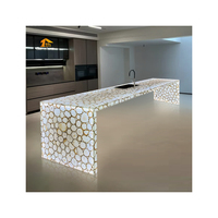 Agate de cristal rétroéclairée en pierre translucide naturelle, comptoir de bar de restaurant illuminé