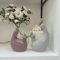 Ornement en céramique émaillée moderne et coloré avec motif de poussin pour mariage, jardin, maison et balcon