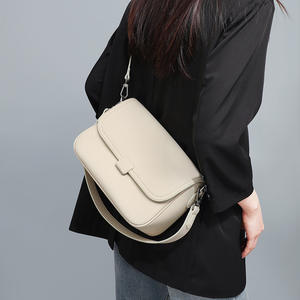 Sacs fourre-tout décontractés de luxe pour femmes, en cuir véritable, imperméables, de marque célèbre, avec fermeture éclair et doublure en polyester - Product Image 4